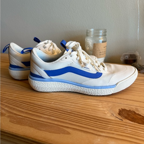 Vans - Picture 3 of 7